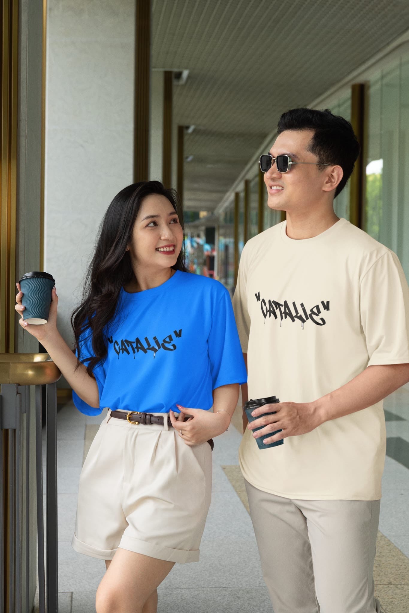 Catalie Classic Damen- und Herren-T-Shirt – Schulterfrei, Farben: Blau und Creme